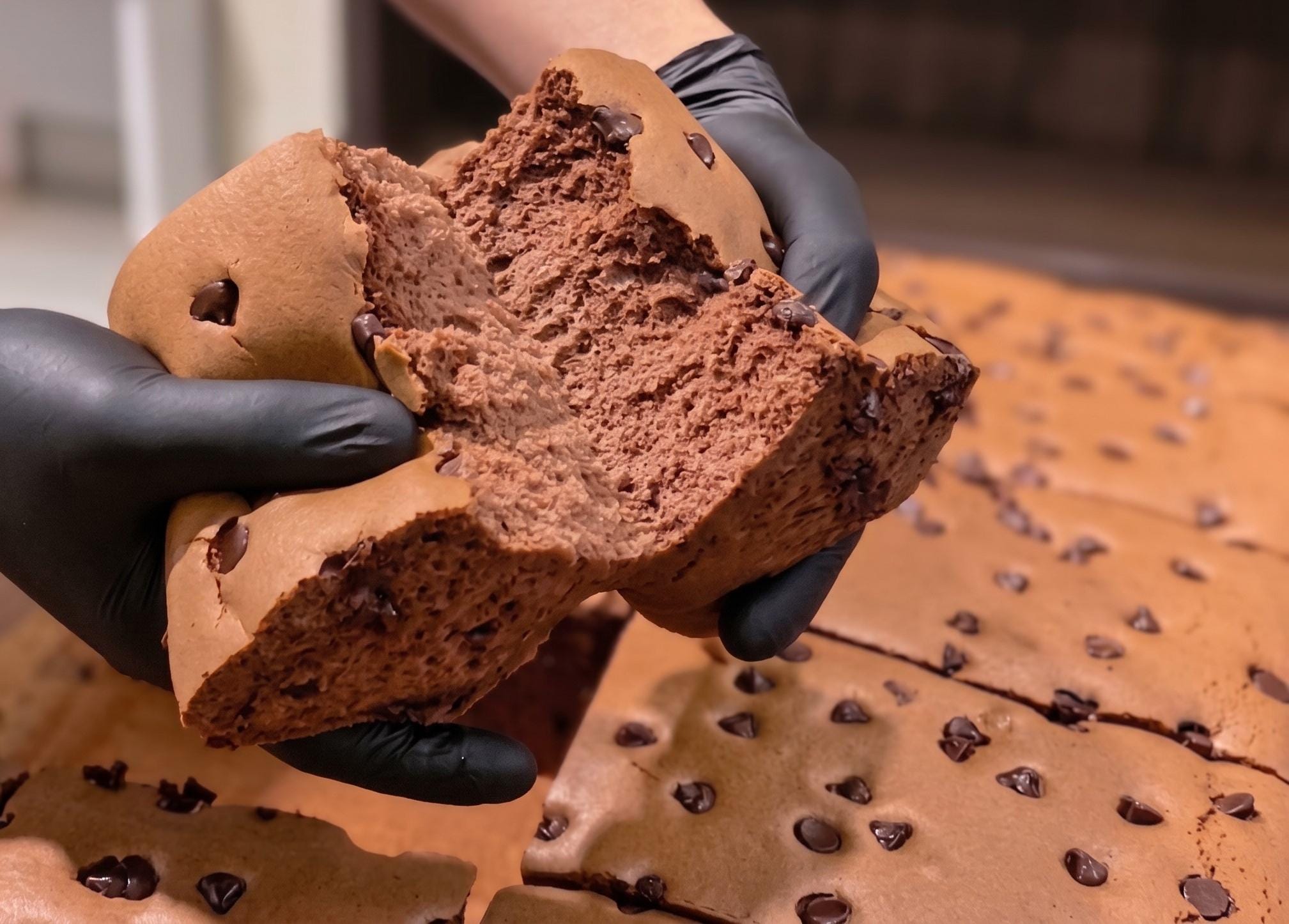 How Castella Cake Achieves Elastic Crumb Without Chemical Leaveners or Shorteners