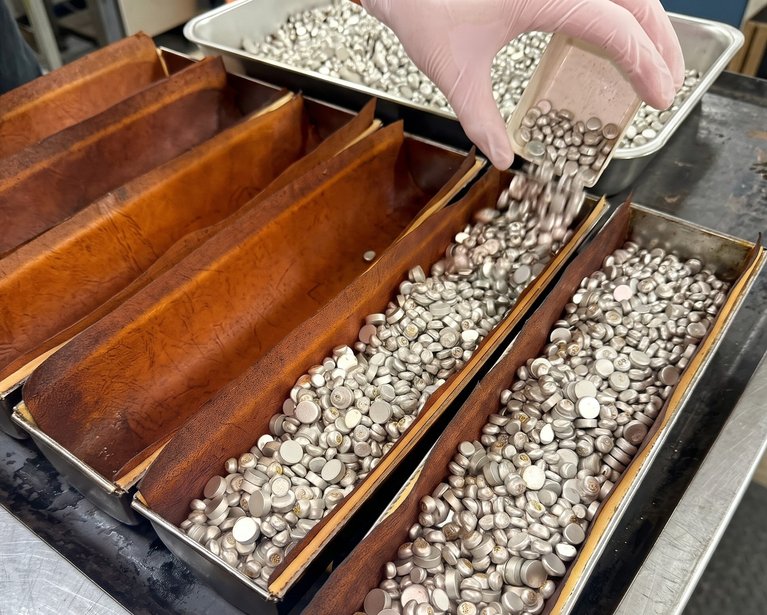 Perfect crust, hidden danger: the problem of loose metal weights